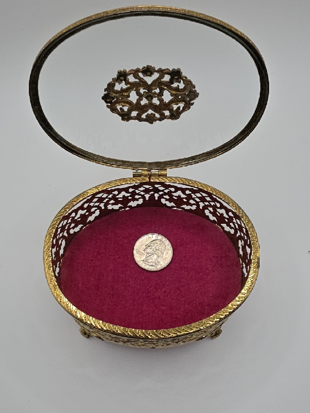 VINTAGE Hollywood Regency Lidded Jewelry Casket with Floral Medallion on the Lid - Picture 14 of 14
